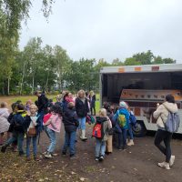 Hungrige Kinder am Eiswagen