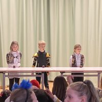 Schokokuss-Wettessen der 2. Klassen