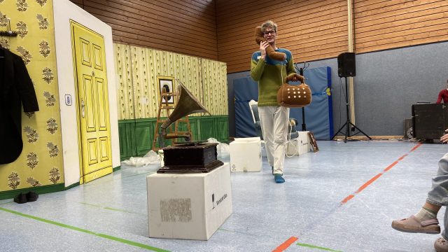 Marco Rolfes bei der 2. Aufführung für Klasse 3 und 4