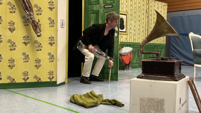 Marco Rolfes bei der 2. Aufführung für Klasse 3 und 4