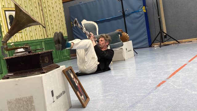 Marco Rolfes bei der 2. Aufführung für Klasse 3 und 4