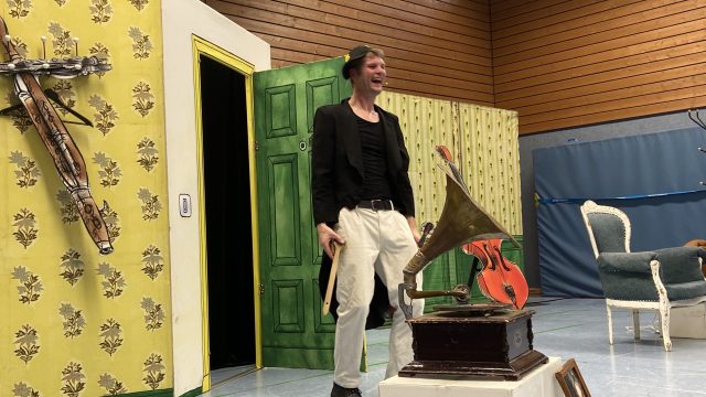 Marco Rolfes bei der 2. Aufführung für Klasse 3 und 4