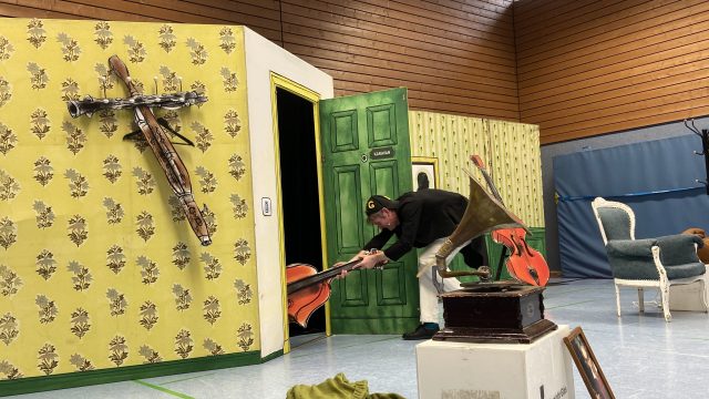 Marco Rolfes bei der 2. Aufführung für Klasse 3 und 4