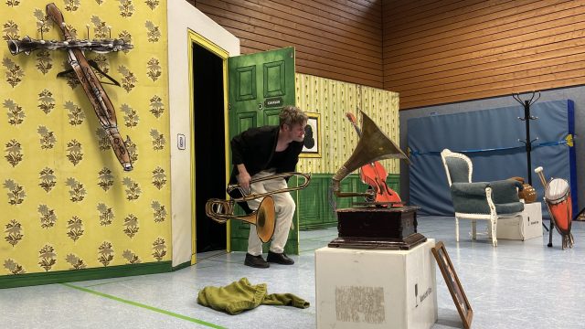 Marco Rolfes bei der 2. Aufführung für Klasse 3 und 4