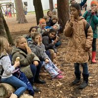 Eisgenuss auf dem Schulhof