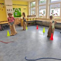 Sackhüpfen bei der Pirateninsel (Angebot des 2. Jahrgangs)