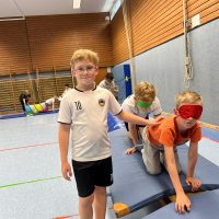 Sinnesparcours in der Turnhalle (Angebot der 3a und 3b)