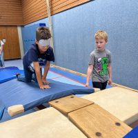 Sinnesparcours in der Turnhalle (Angebot der 3a und 3b)