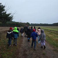 Ausflug mit dem Jäger im Wald